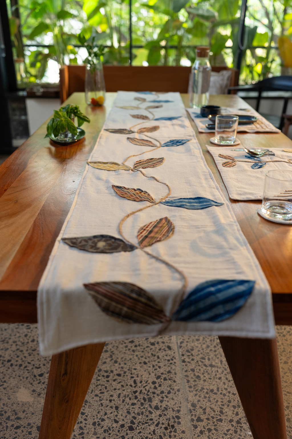 Maati Dining Set for 6